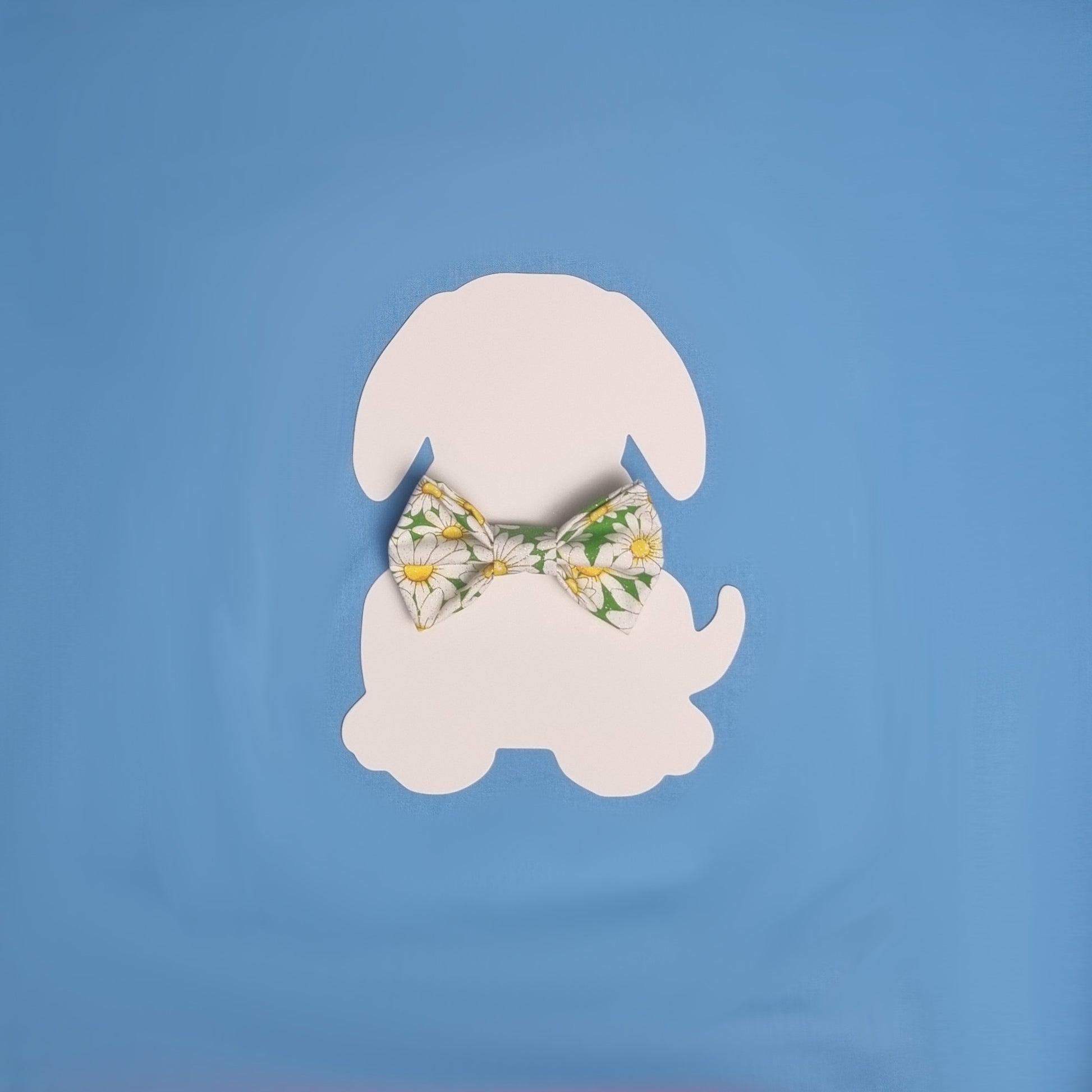 Medium Bowtie with Daisy Pattern