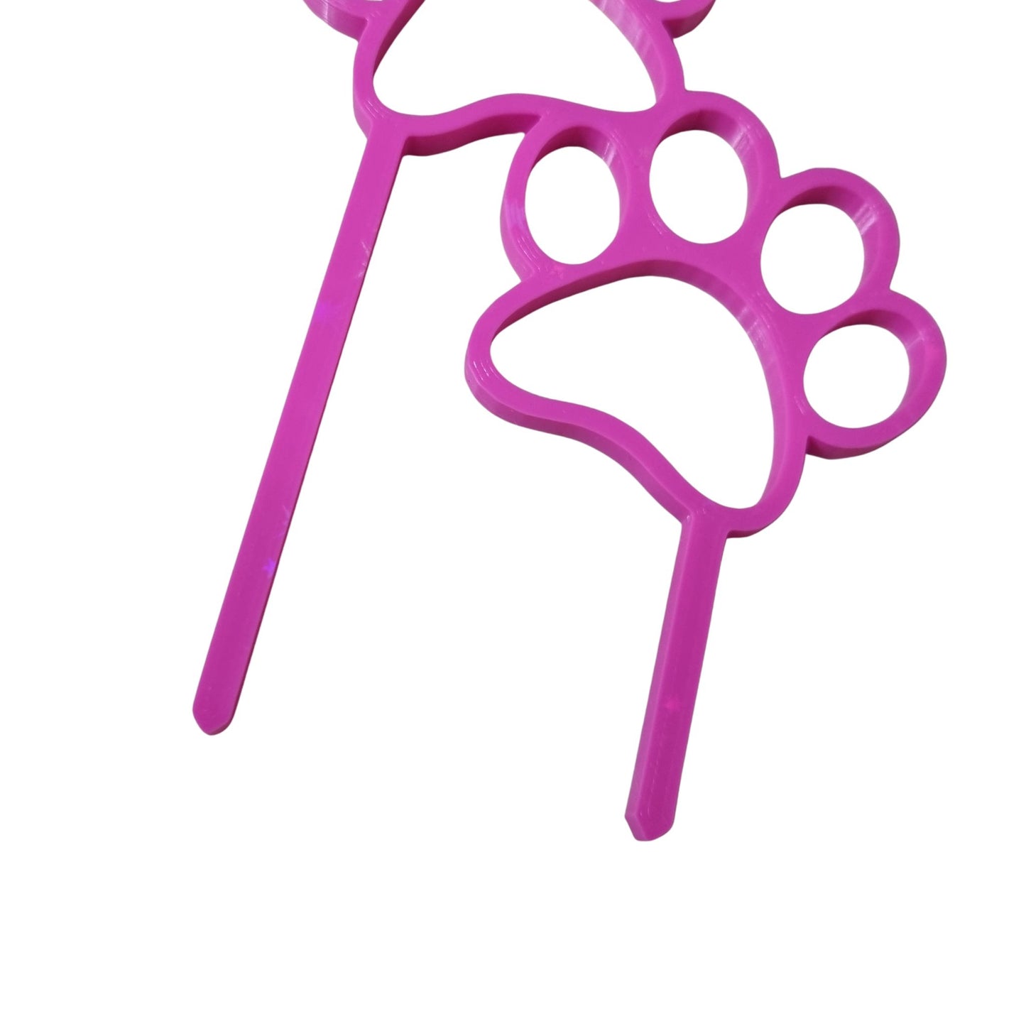 Bottom spikes of paw print trellis