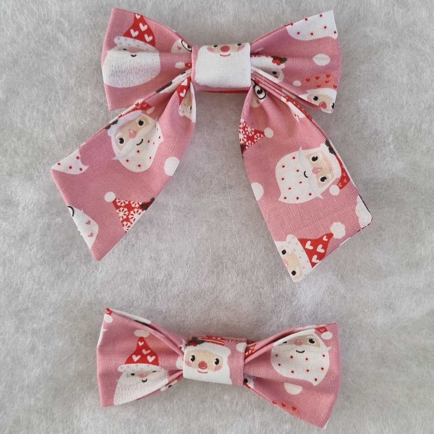 Santa Faces on Pink Fabric Small Hair bowties